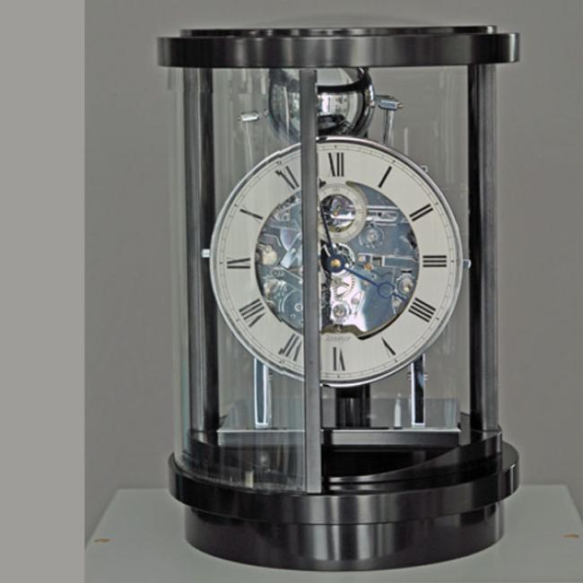Runde Kaminuhr im Kieninger Design schwarzer Schleiflack