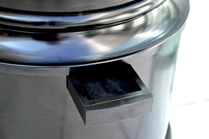 Kieninger Standuhr mit runder Glastür in Schleiflack schwarz - ein Eyecatcher