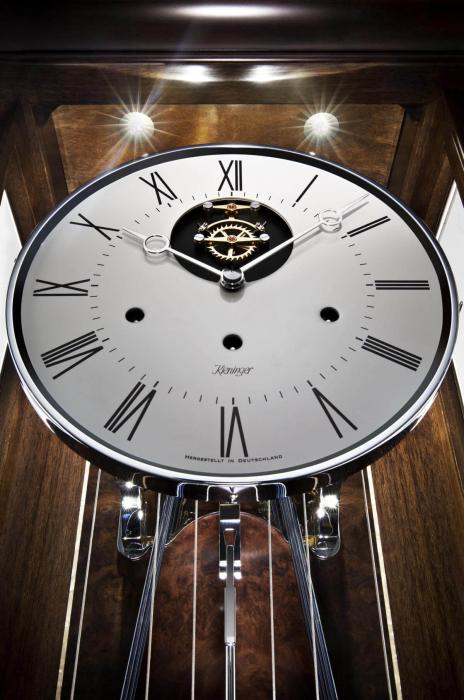Kieninger Langpendel Standuhr Nussbaum / chrom und offenem Anker