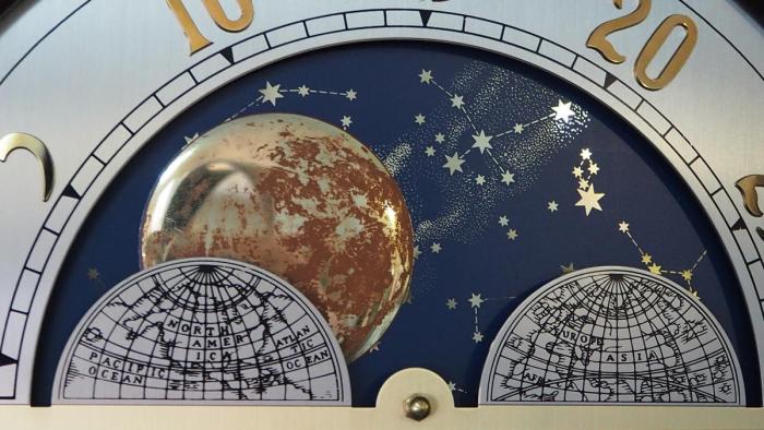 Kieninger-0138-82-05-mond